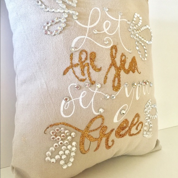 DECORATIVE ACCENT PILLOW - Picture 5 of 9